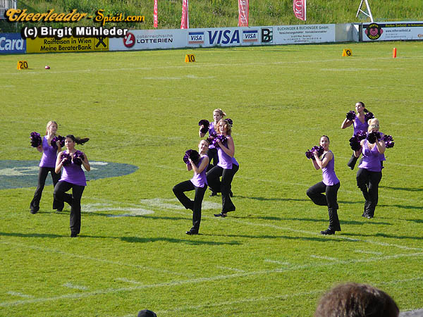 ../Images/2008charitybowlX 123.jpg